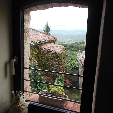 Larocchettina Apartment Castiglione dʼOrcia Стая снимка